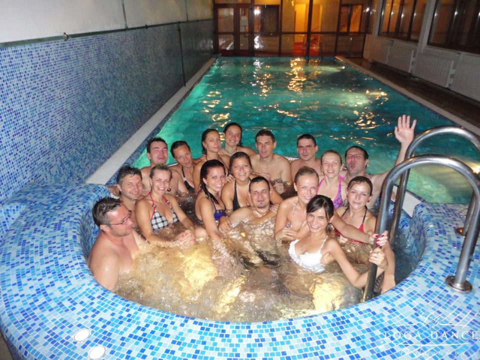 Pool party la Hotel Dana