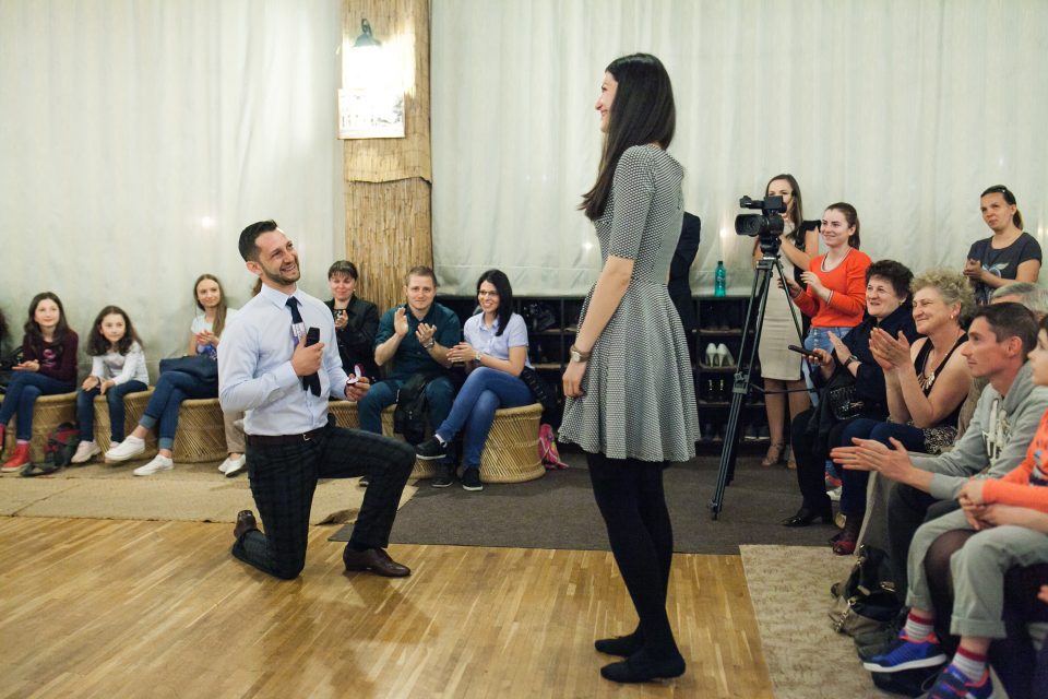 Cerere in casatorie la sala de dans