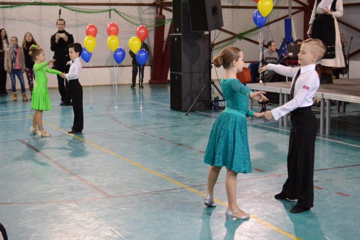 Spectacol de dans la scoala Avram Iancu
