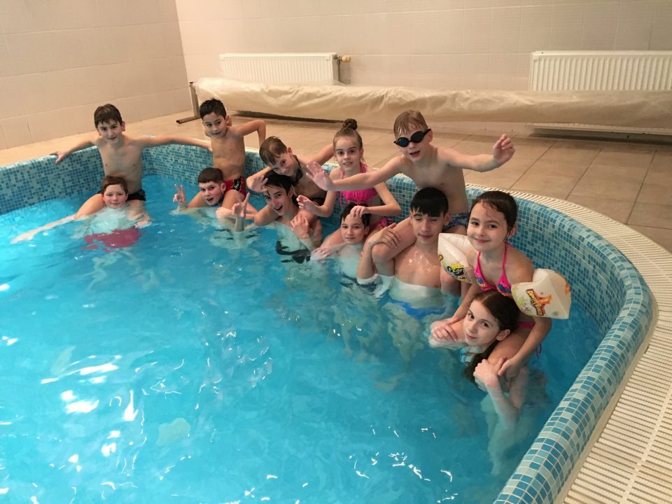 Pool party cu grupa de Performanta & Concurs