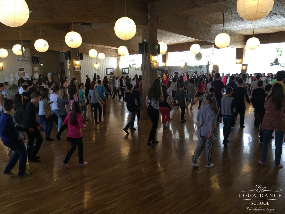 Scoala Altfel la sala de dans cu elevii scolii Grigore Moisil