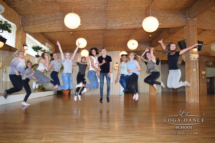 Line Dance la Loga Dance School cu elevii din Livada