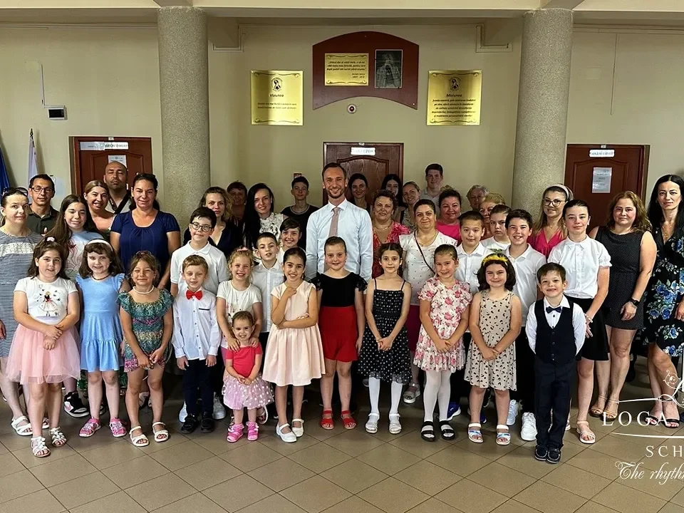Spectacol de dans la scoala Avram Iancu